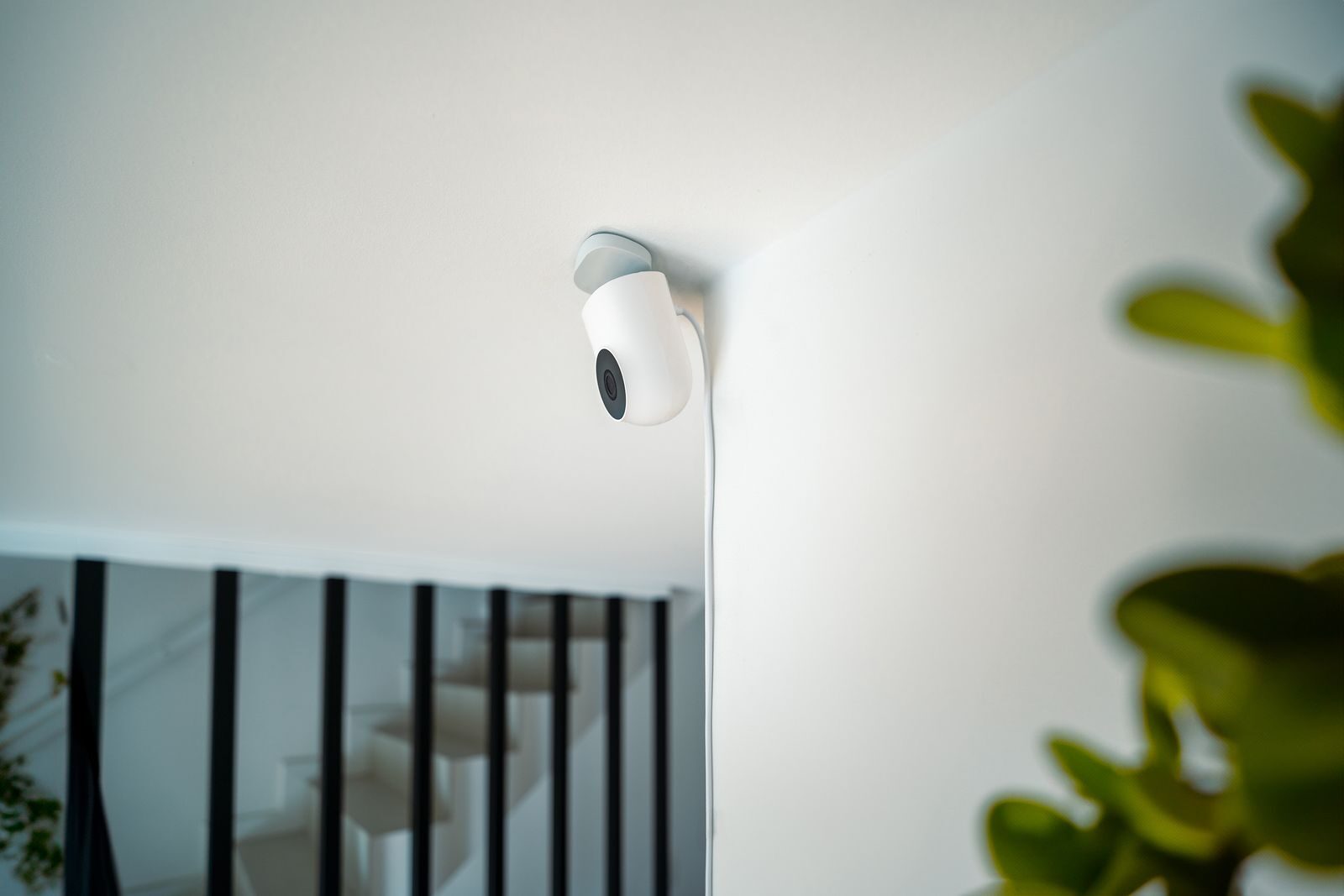 Cámara y sensor de alarma en el interior de un piso